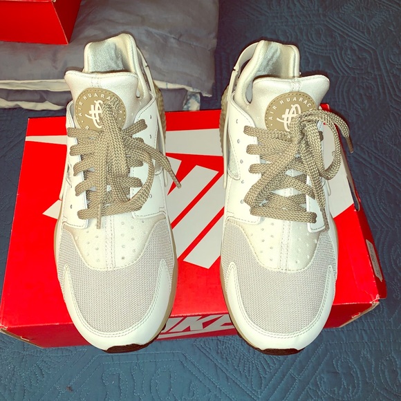 nike air huarache light mens gold